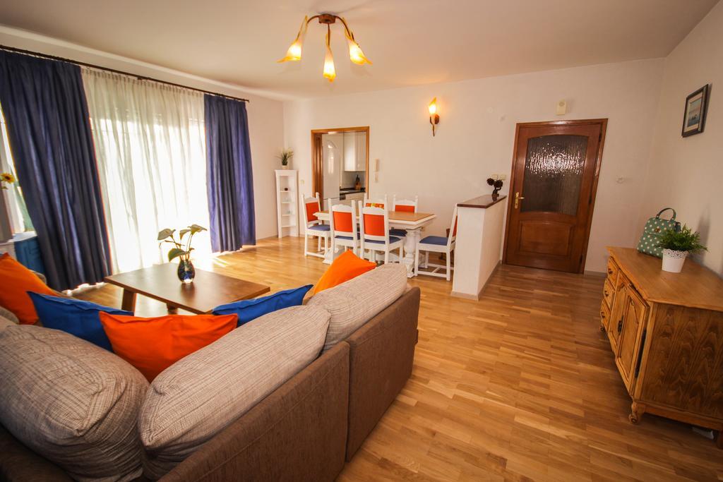 Apartmani Kristijan Jesenice  Eksteriør bilde